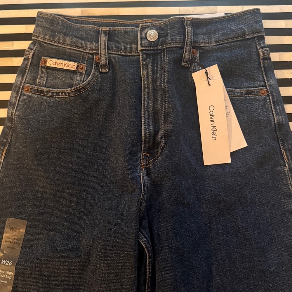 Calvin Klein Ultra-High Wide Leg jeans. Size 26. NWT - Picture 2 of 5